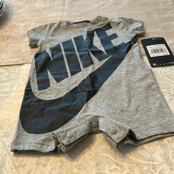 Nike Onesie NWT Size 3 Months Gray and Black for Baby - Picture 1 of 4
